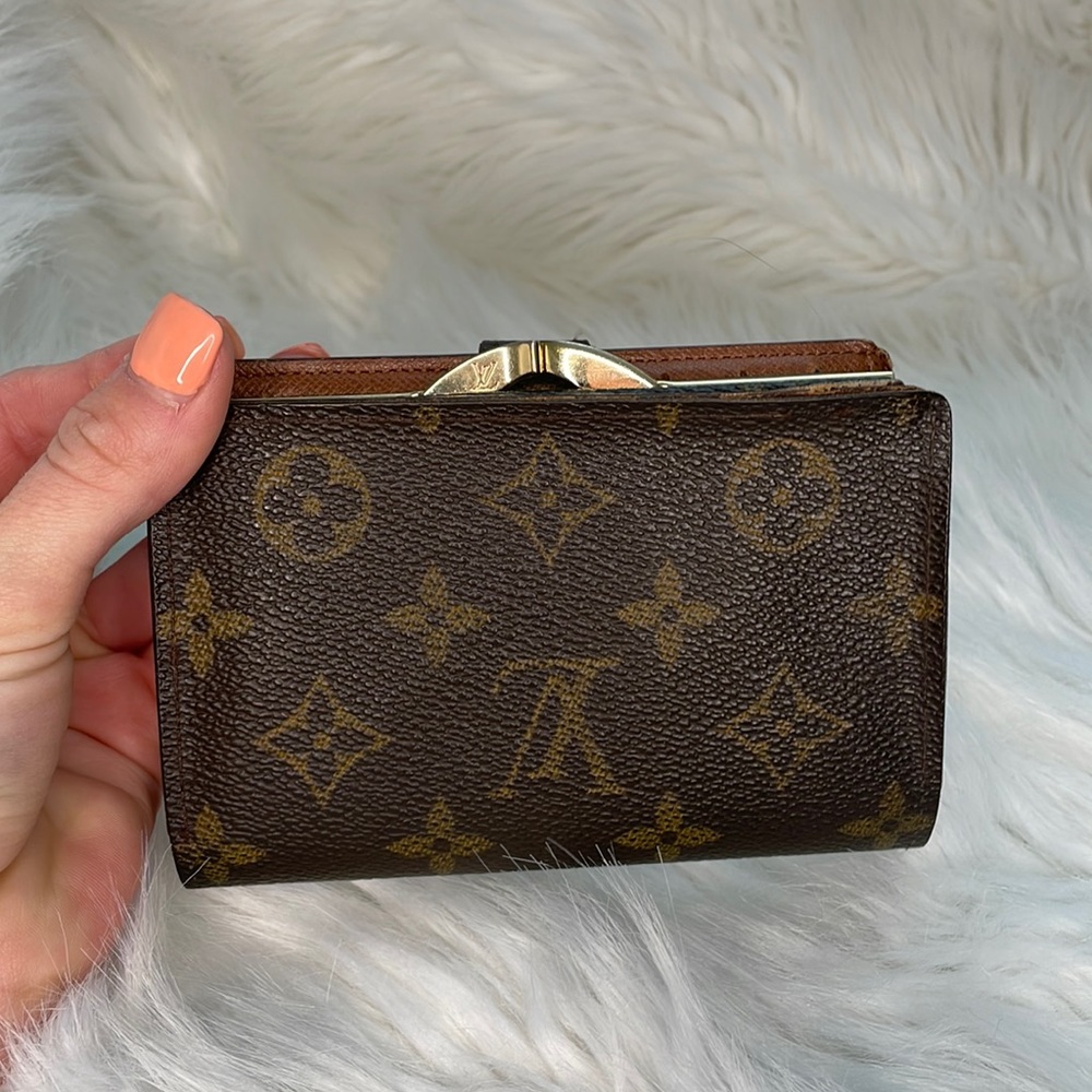Louis Vuitton kiss lock wallet